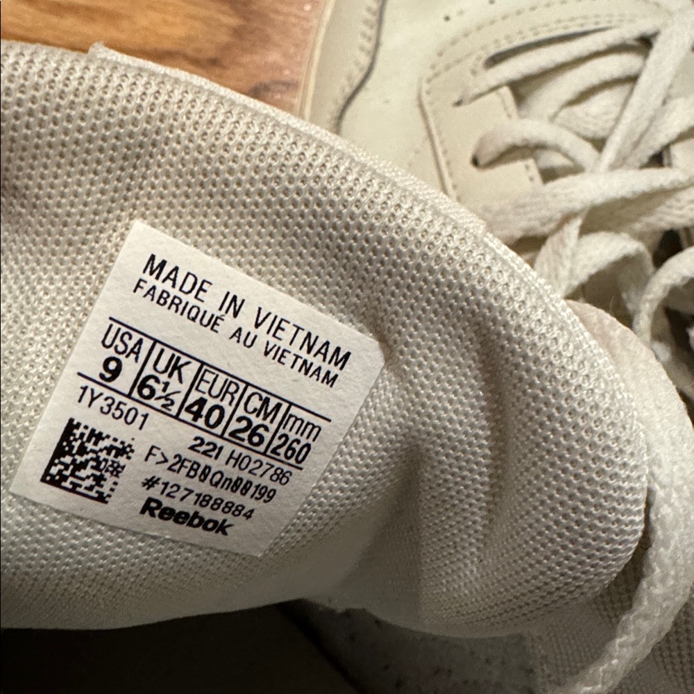 Reebok - Picture 10 of 10